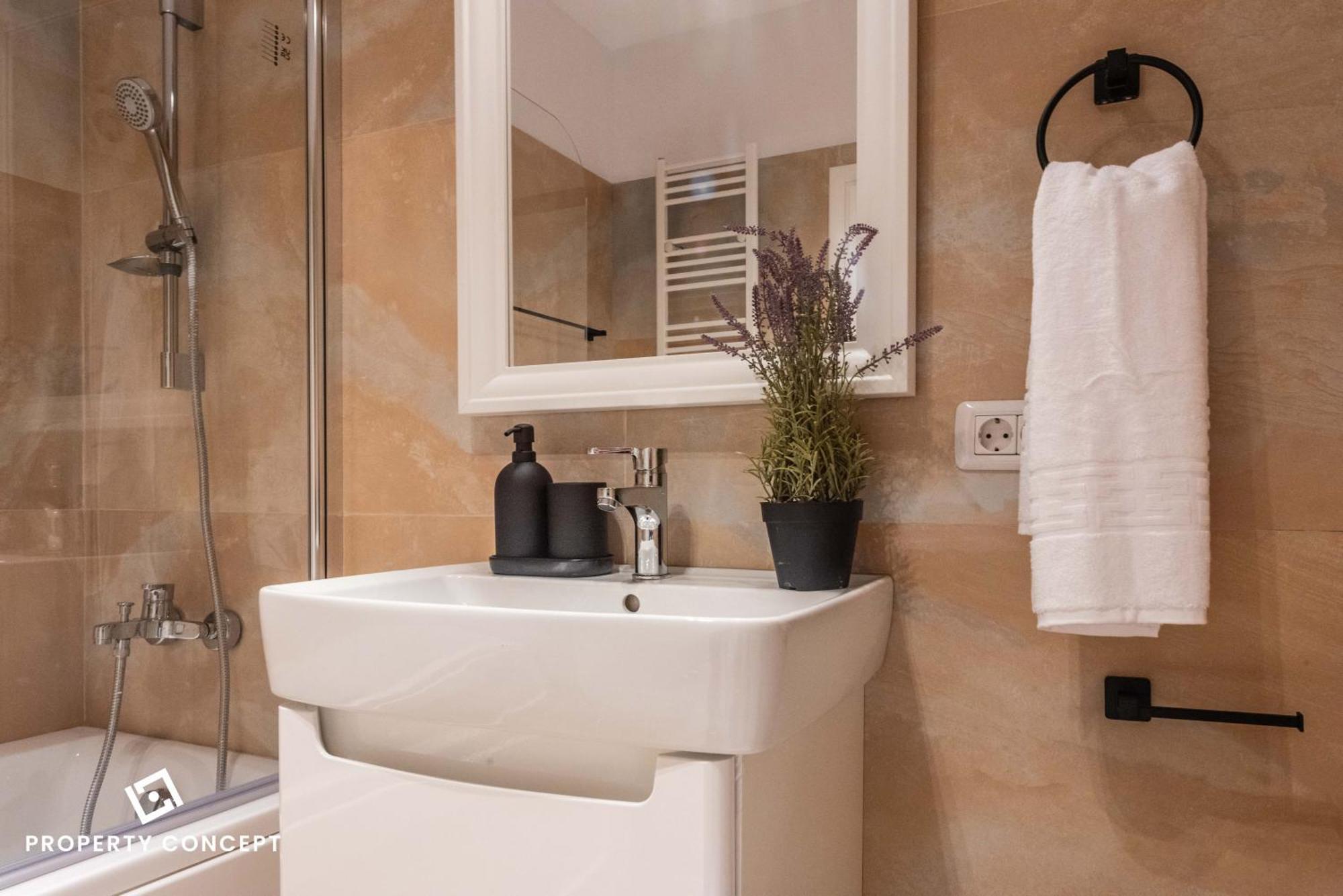 Address 112b4 * Bucureşti